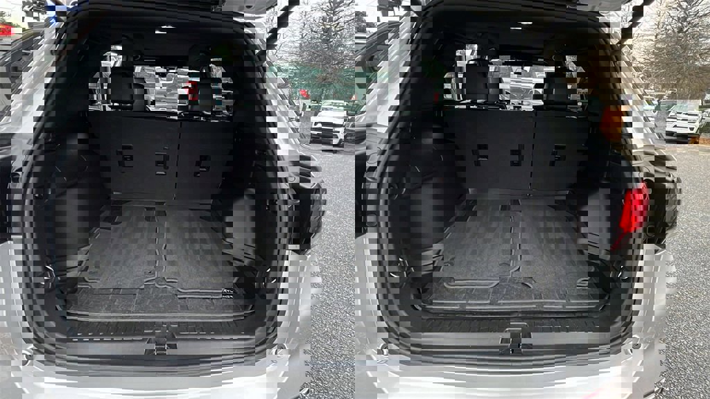 Used 2022 Chevrolet Equinox RS w/ RS Leather Package image 10