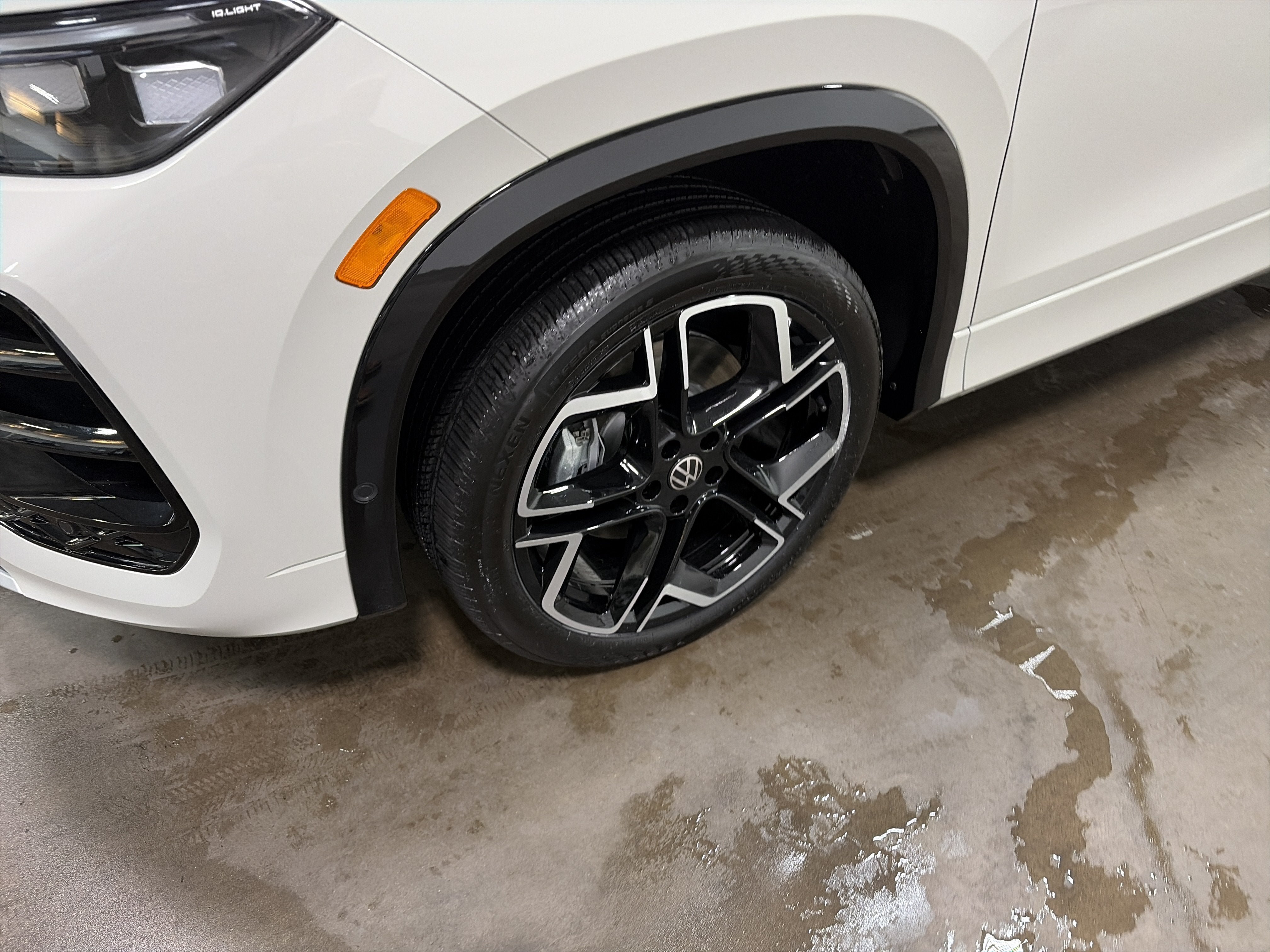 New 2026 Volkswagen Tiguan SEL R-Line AWD/4WD image 11