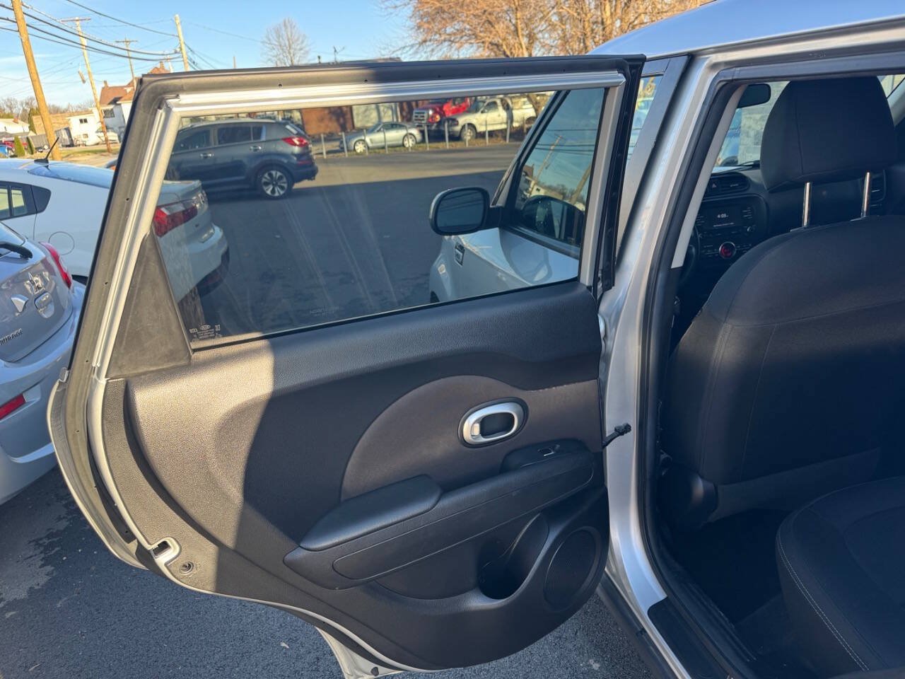 Used 2017 Kia Soul + FWD image 14