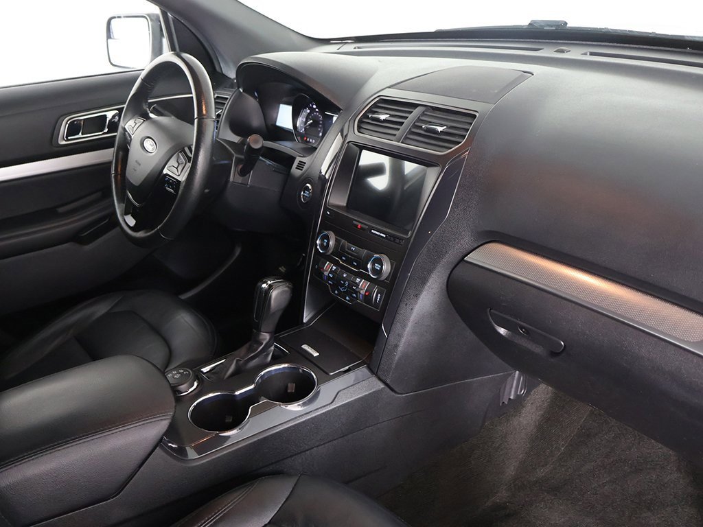 Used 2018 Ford Explorer XLT w/ Equipment Group 202A image 25