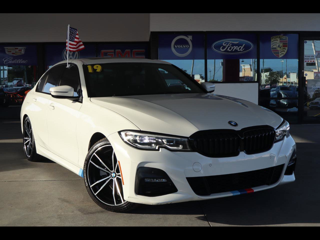 Used 2019 BMW 330i Sedan w/ M Sport Package RWD image 1