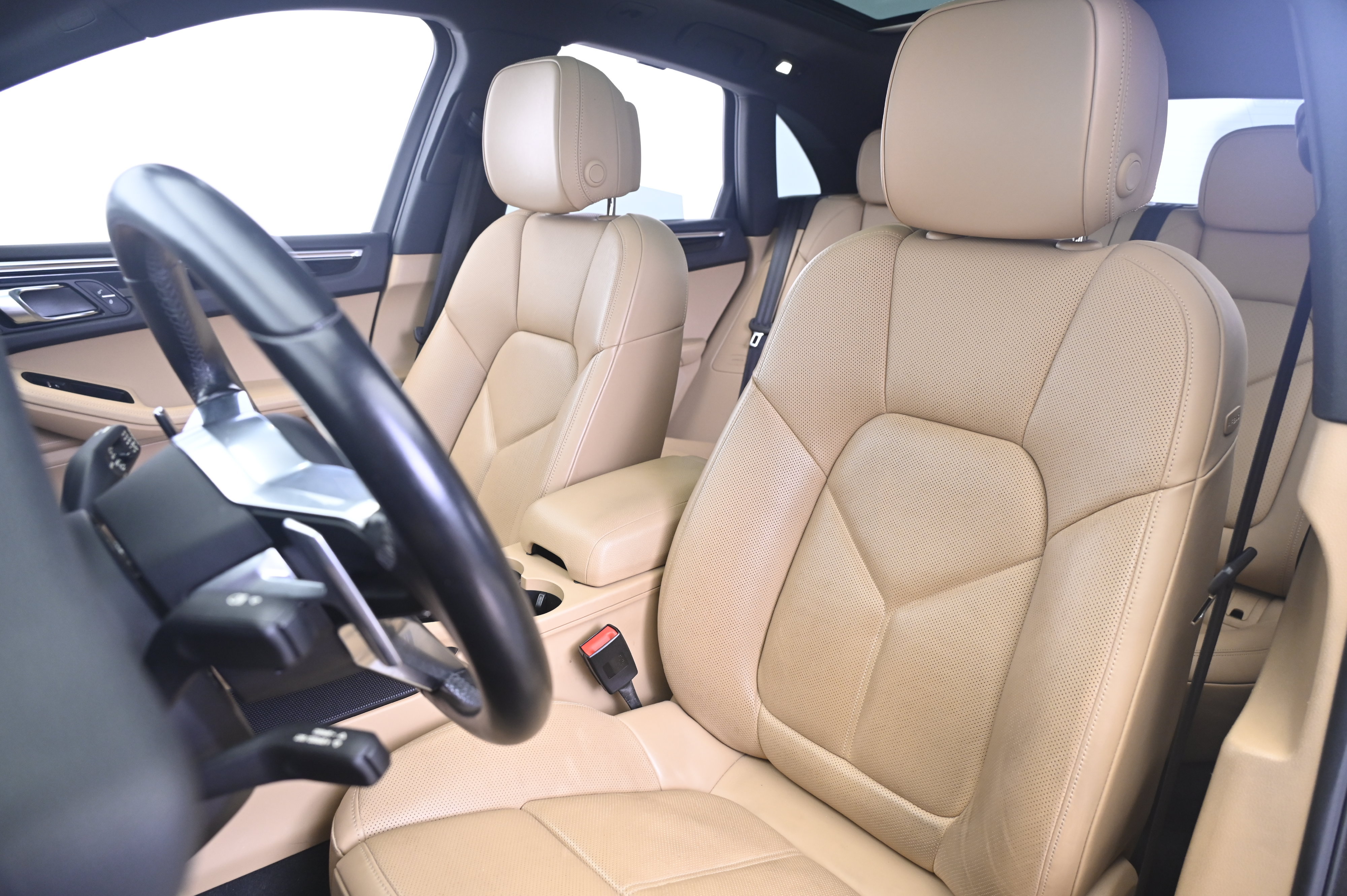 Used 2018 Porsche Macan AWD/4WD image 5
