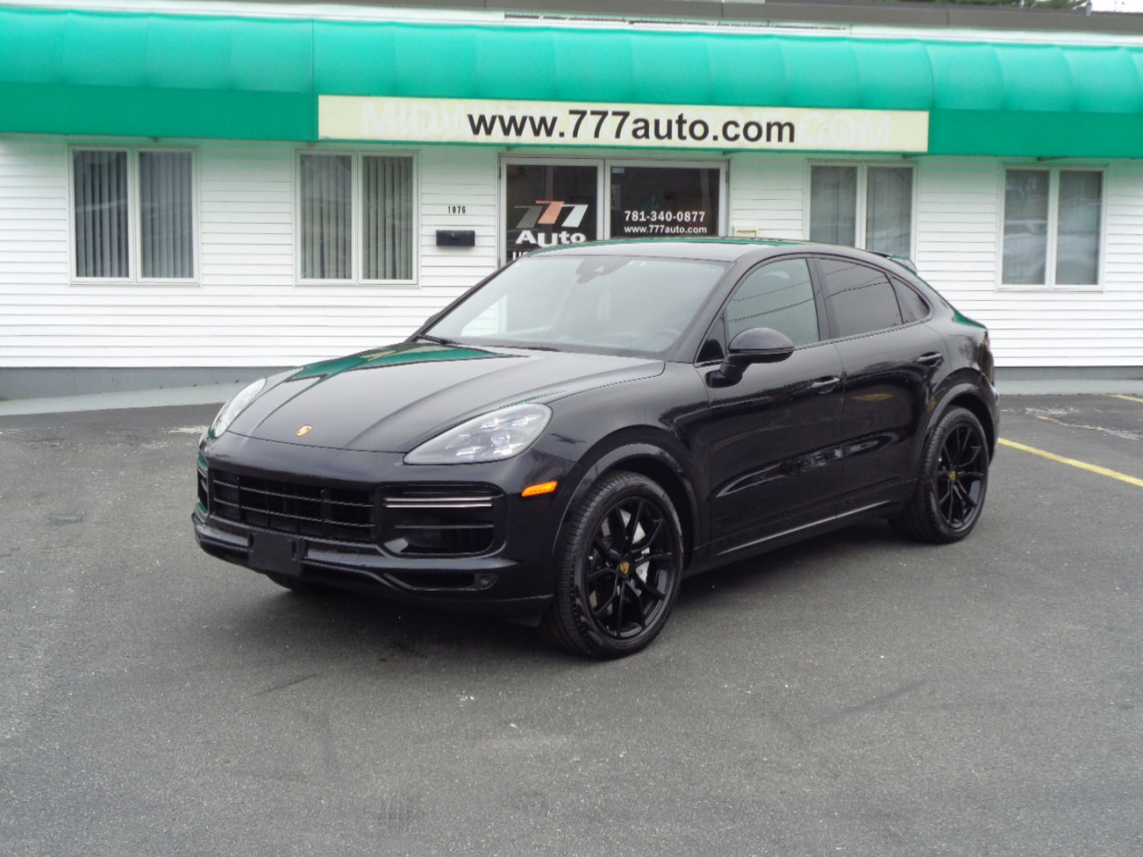 Used 2021 Porsche Cayenne Turbo w/ Performance Package (PG2) AWD/4WD image 12