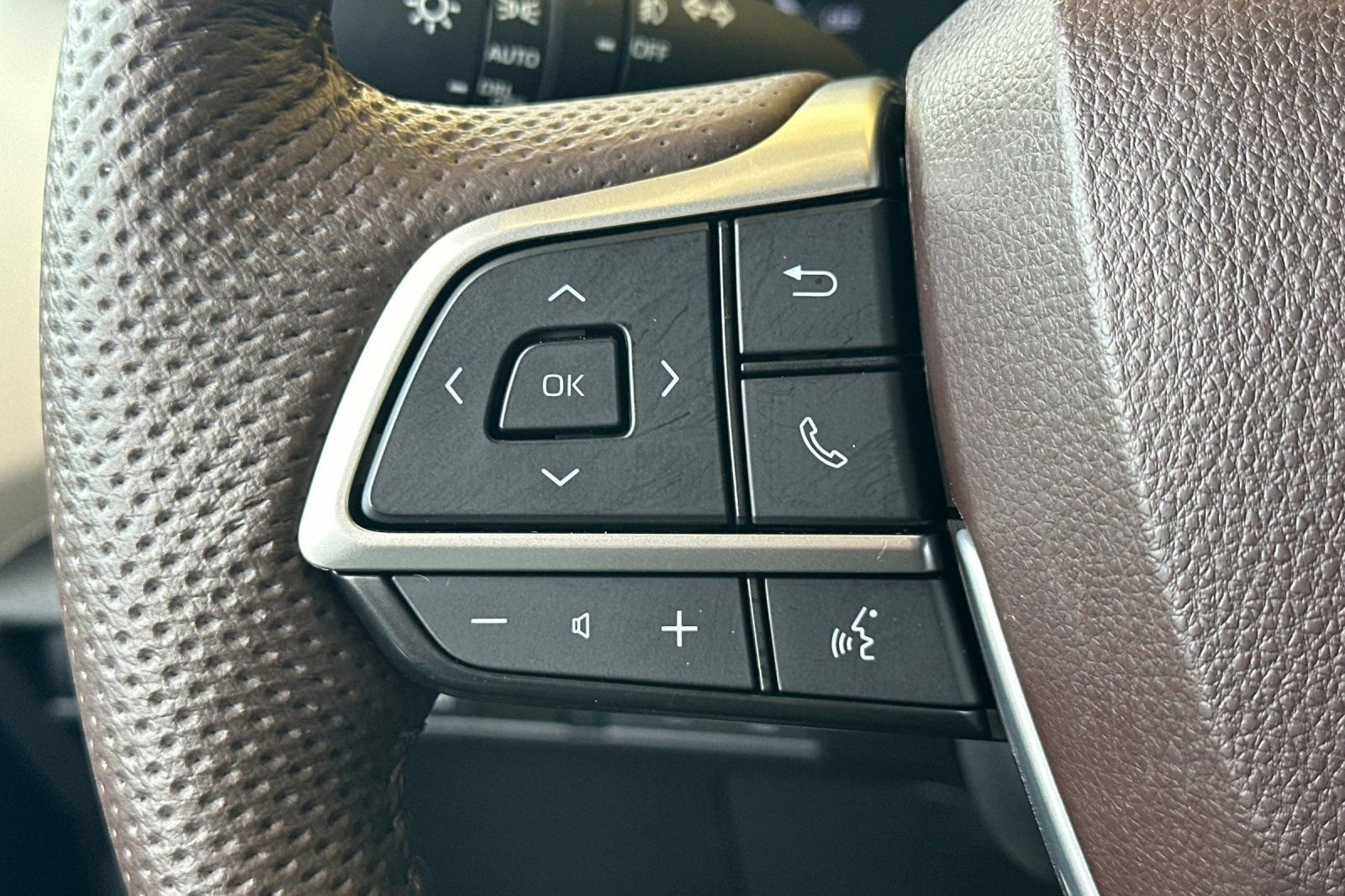 Certified 2023 Toyota Sienna Platinum image 30