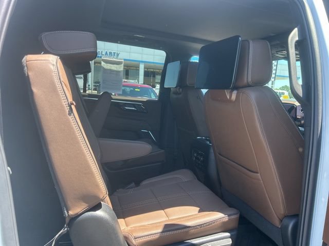 Used 2026 Chevrolet Suburban High Country AWD/4WD image 34