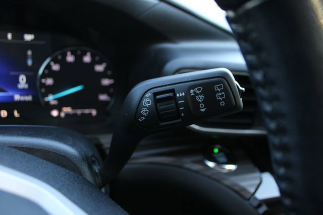 Used 2021 Ford Explorer Limited w/ Equipment Group 301A AWD/4WD image 14