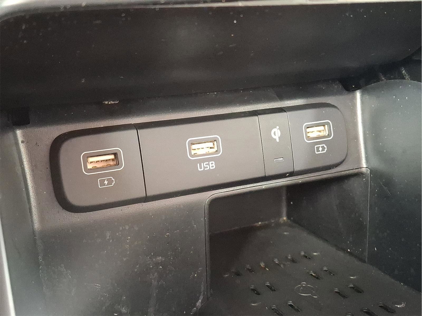 Used 2023 Kia Sorento EX image 17