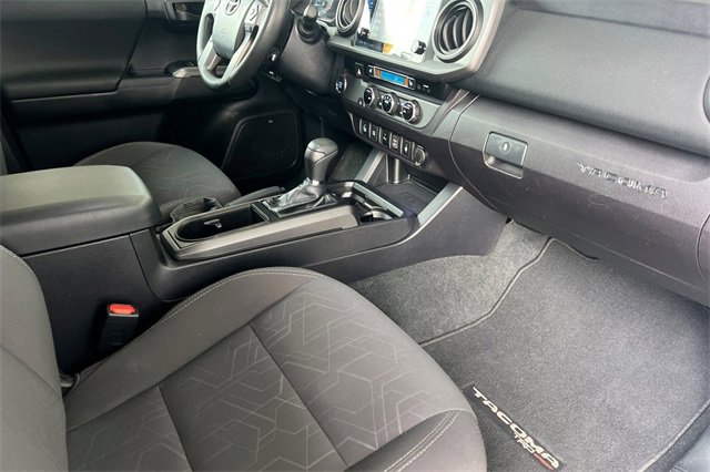 Used 2017 Toyota Tacoma TRD Sport image 18