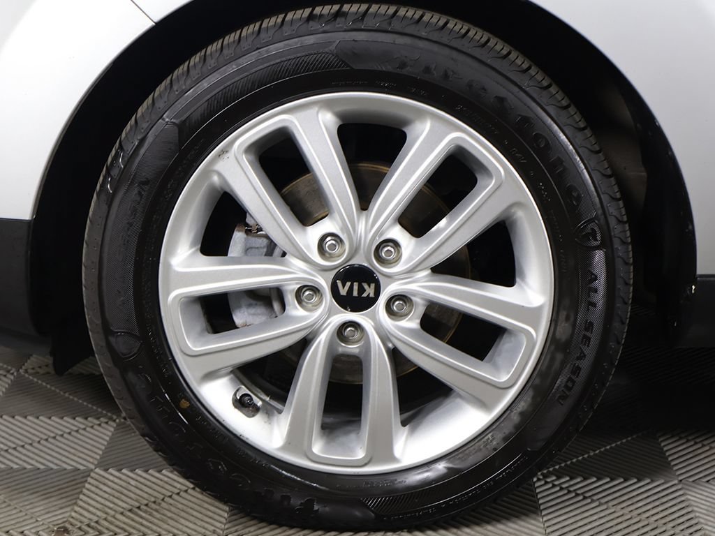 Used 2017 Kia Soul + FWD image 18