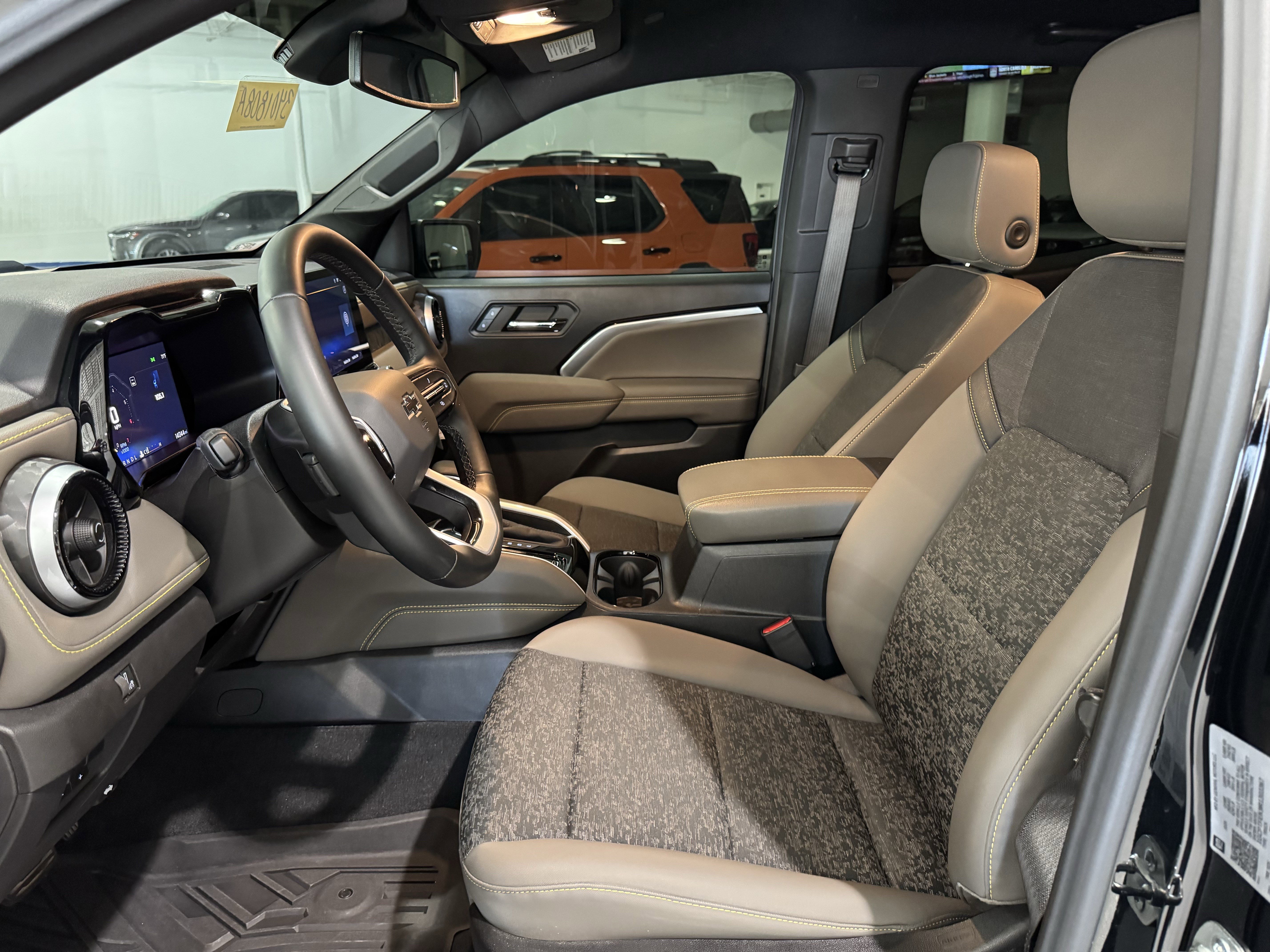 Used 2024 Chevrolet Colorado ZR2 w/ Technology Package image 25