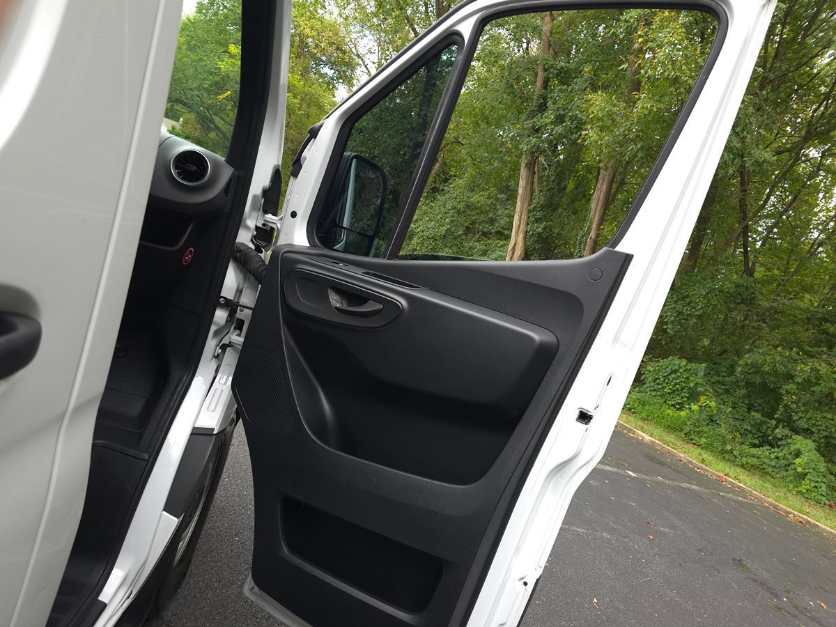 Used 2024 Mercedes-Benz eSprinter 170 Cargo image 16