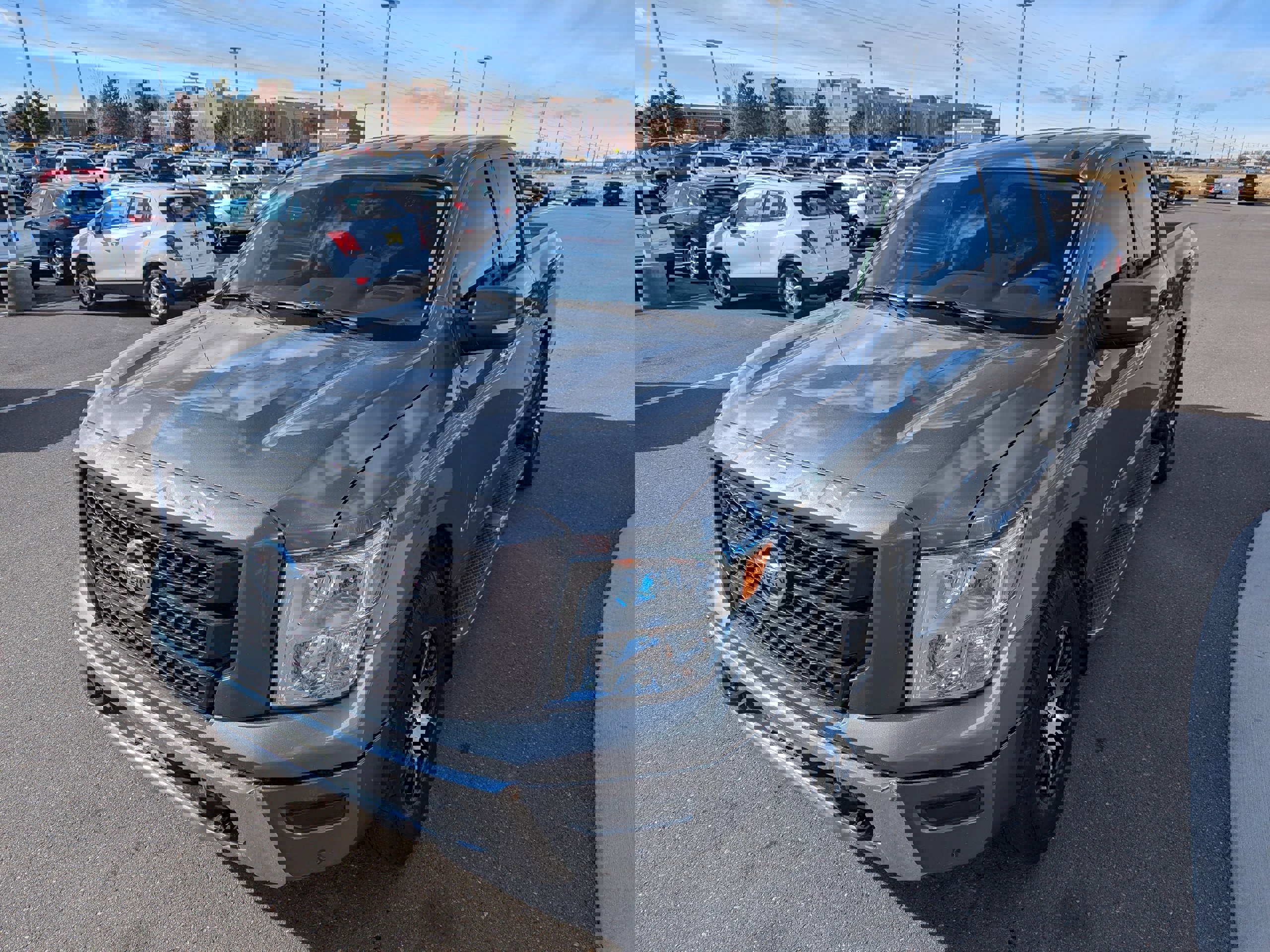 Used 2020 Nissan Titan SV w/ SV Convenience Package image 8