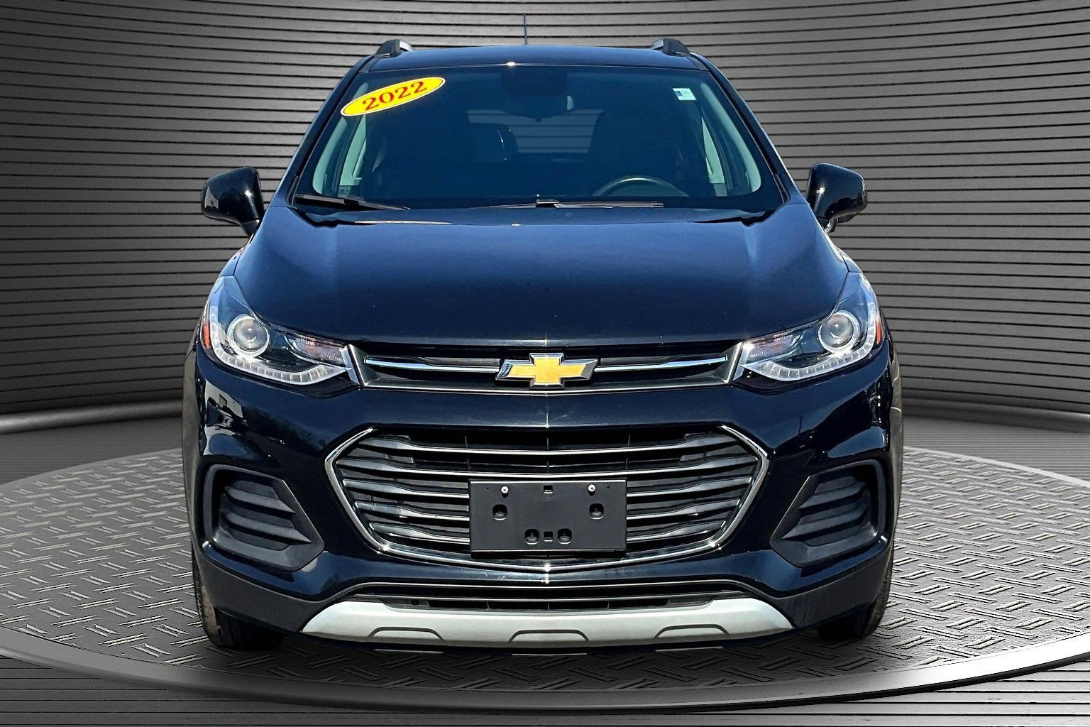 Used 2022 Chevrolet Trax LT w/ LT Convenience Package image 2