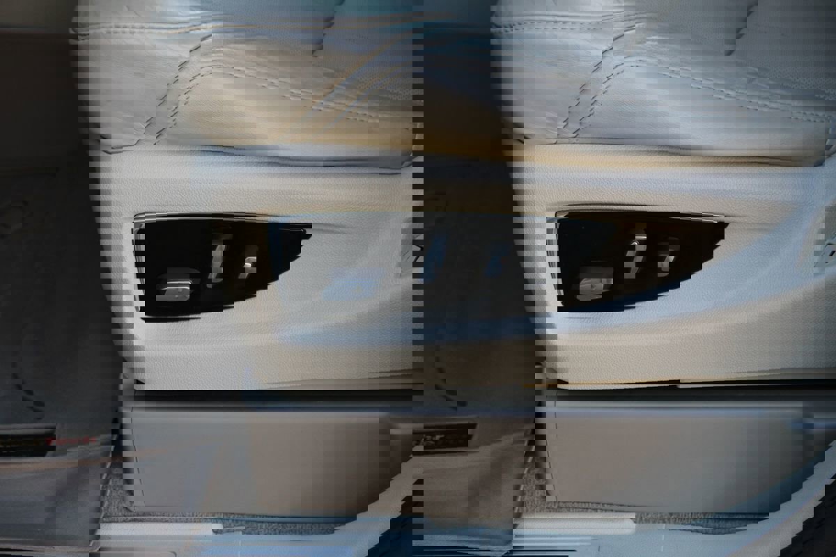 Used 2015 Cadillac Escalade ESV Premium image 9