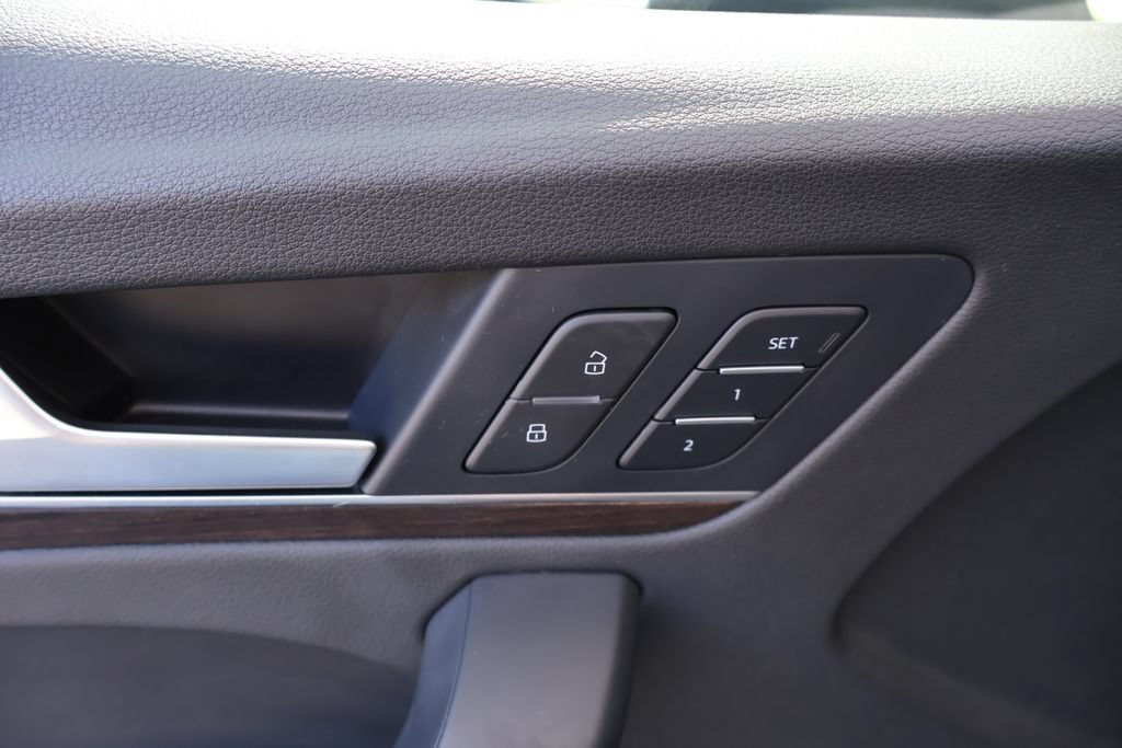 Used 2023 Audi Q5 e Premium w/ Convenience Package AWD/4WD image 21