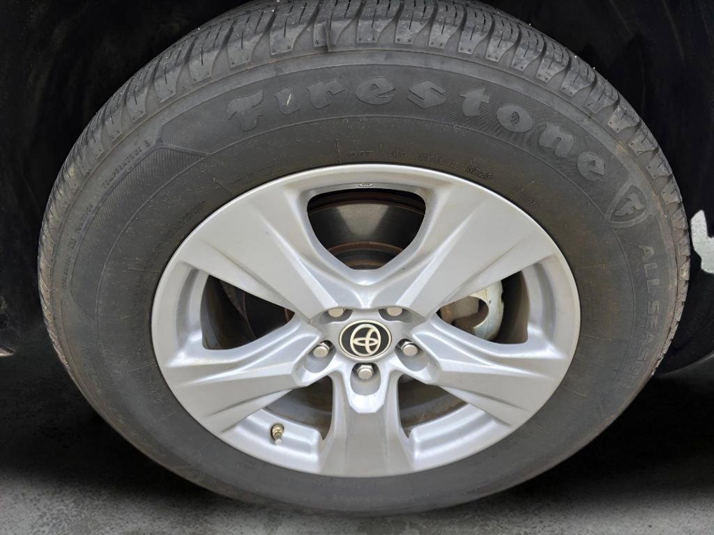 Used 2022 Toyota RAV4 LE AWD/4WD image 30
