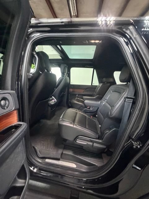 Used 2018 Lincoln Navigator L Select AWD/4WD image 27