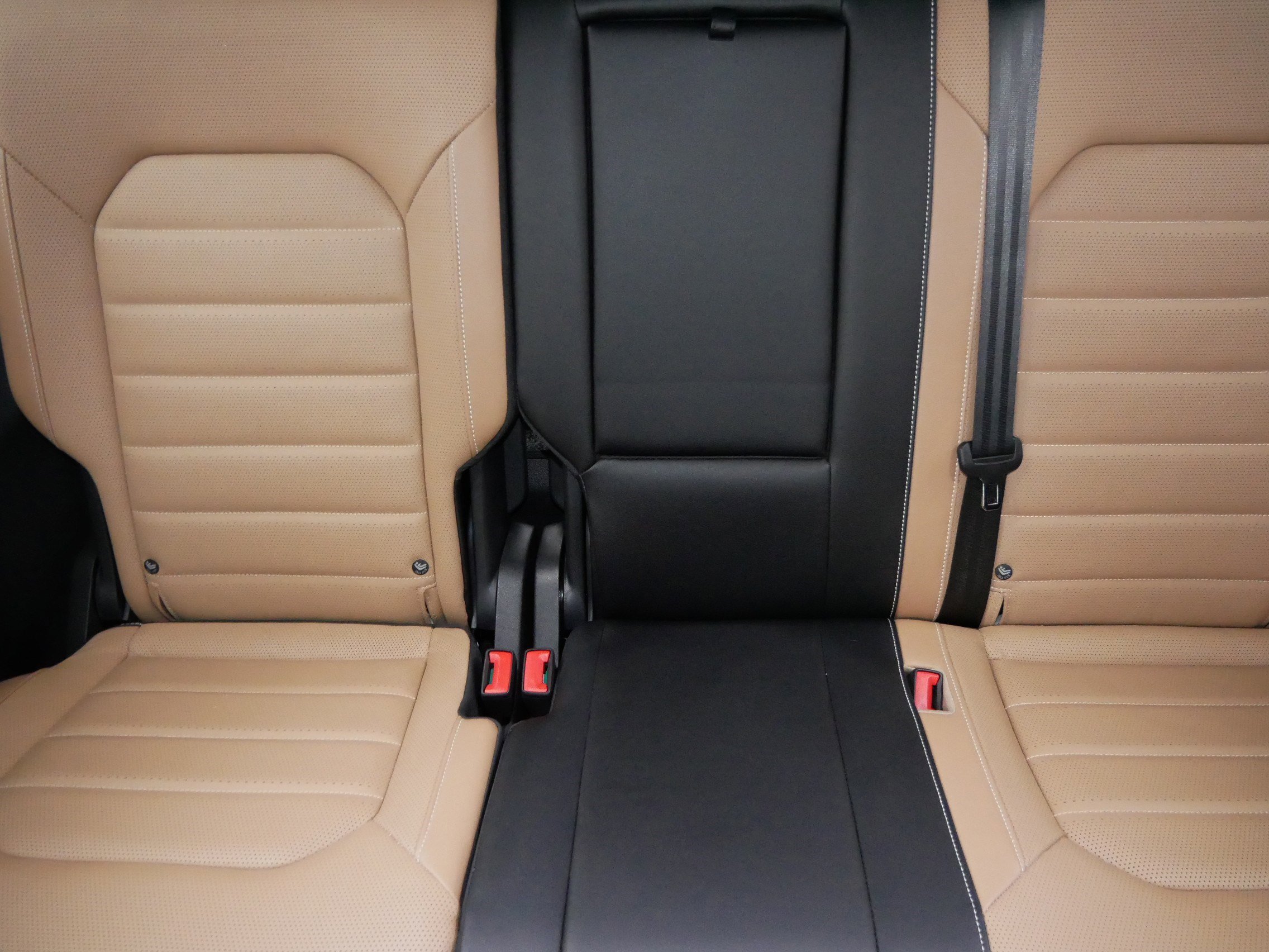 Certified 2025 Volkswagen Atlas Cross Sport SEL R-Line image 15