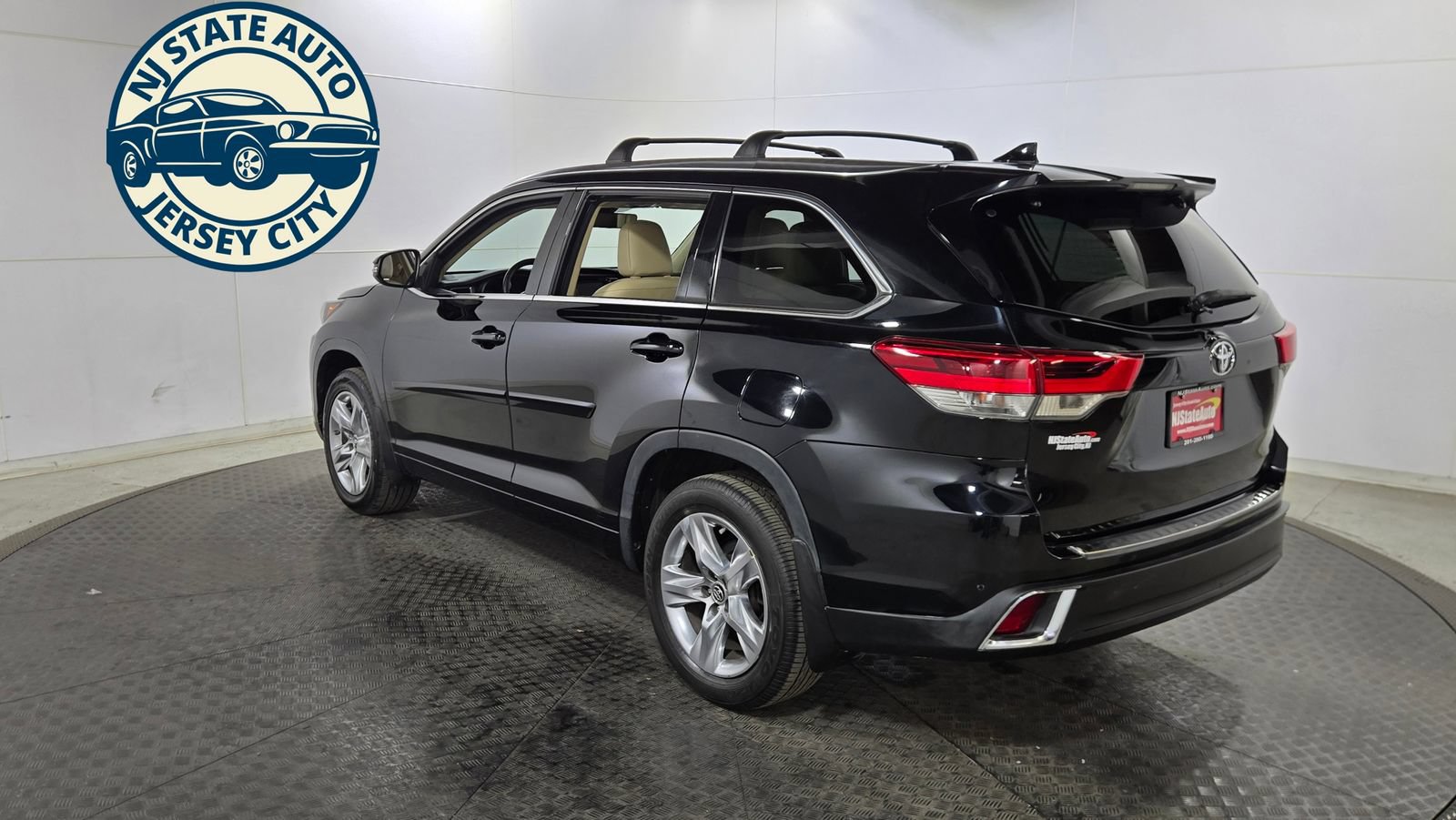 Used 2017 Toyota Highlander Limited w/ Protection Package #3 AWD/4WD image 5