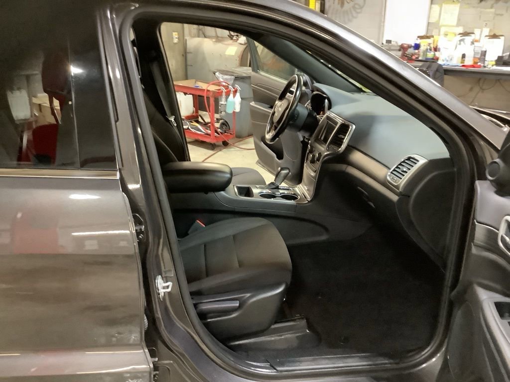 Used 2021 Jeep Grand Cherokee Laredo image 19