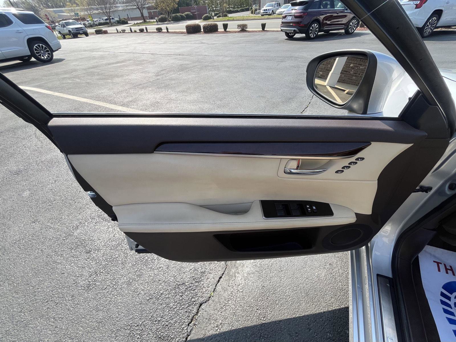 Used 2016 Lexus ES 350 FWD image 7