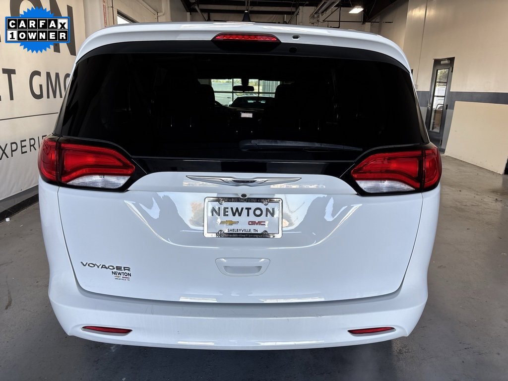 Used 2022 Chrysler Voyager LX image 31