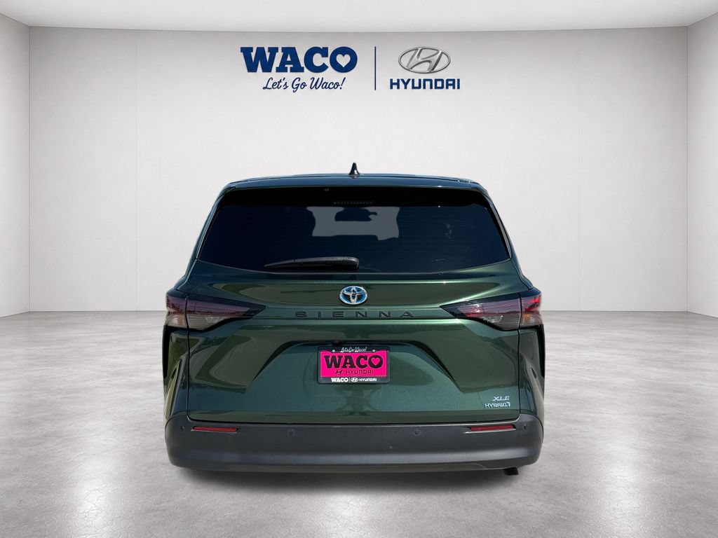 Used 2024 Toyota Sienna XLE FWD image 7