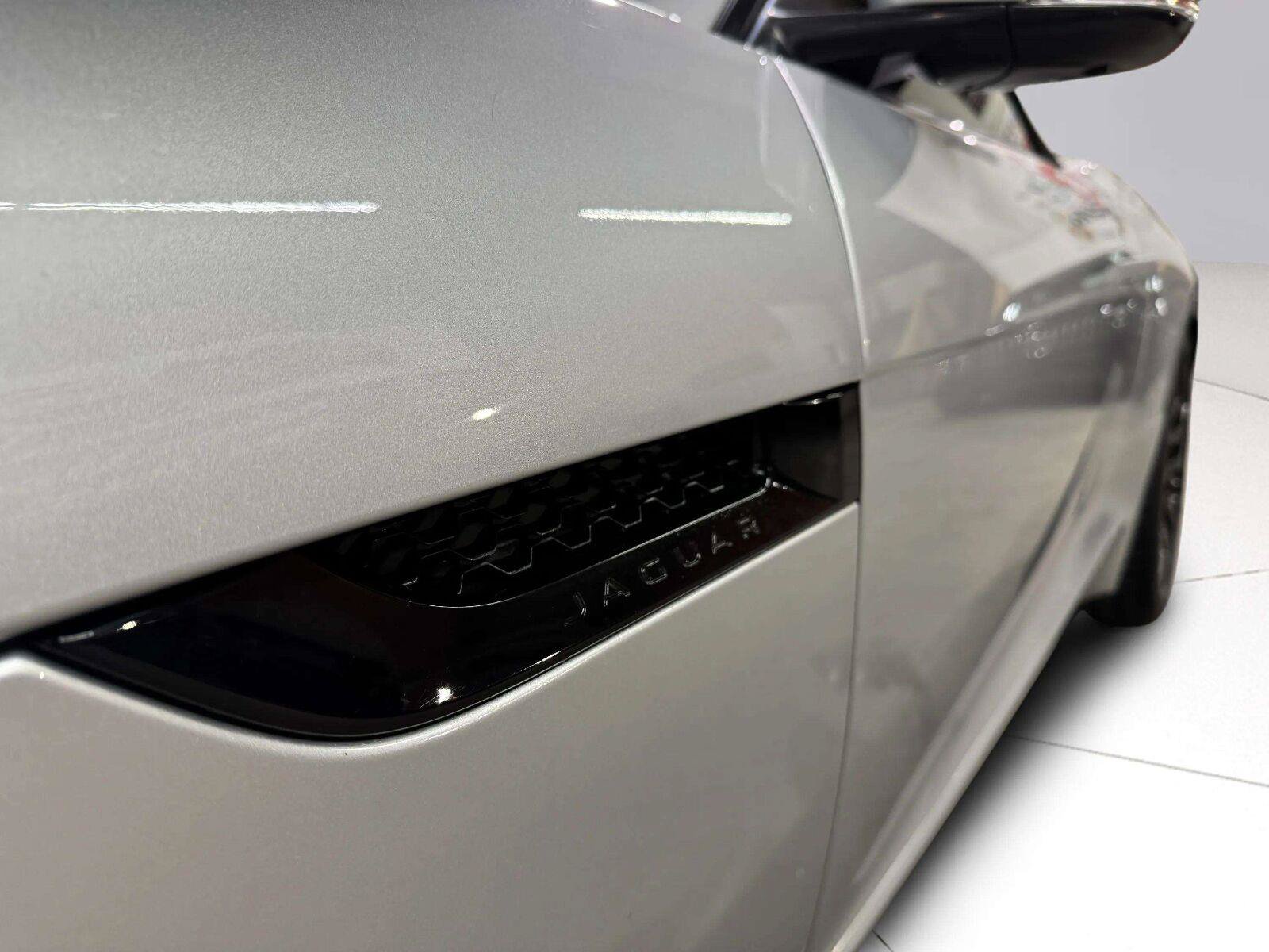 Used 2019 Jaguar F-TYPE Convertible RWD image 19