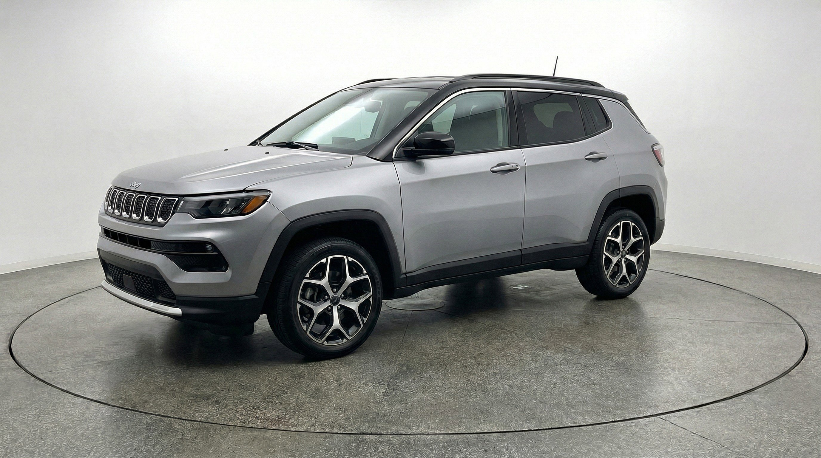 Used 2025 Jeep Compass Limited image 3