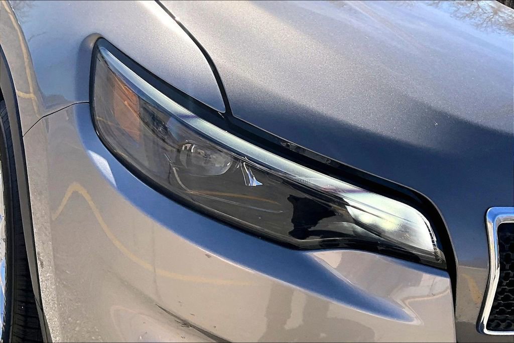 Used 2019 Jeep Cherokee Latitude w/ Cold Weather Group image 29