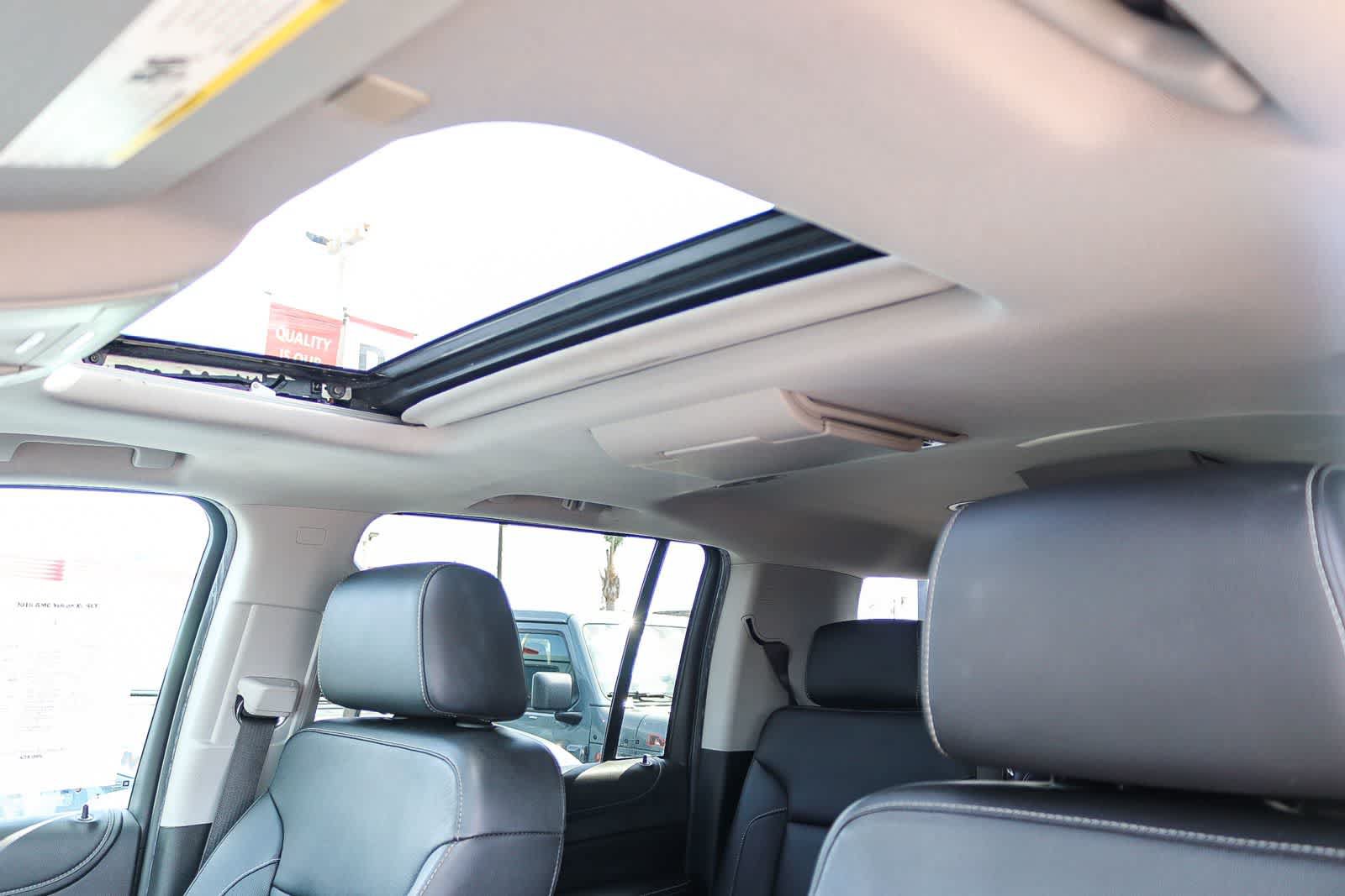 Used 2018 GMC Yukon XL SLT w/ Open Road Package AWD/4WD image 26
