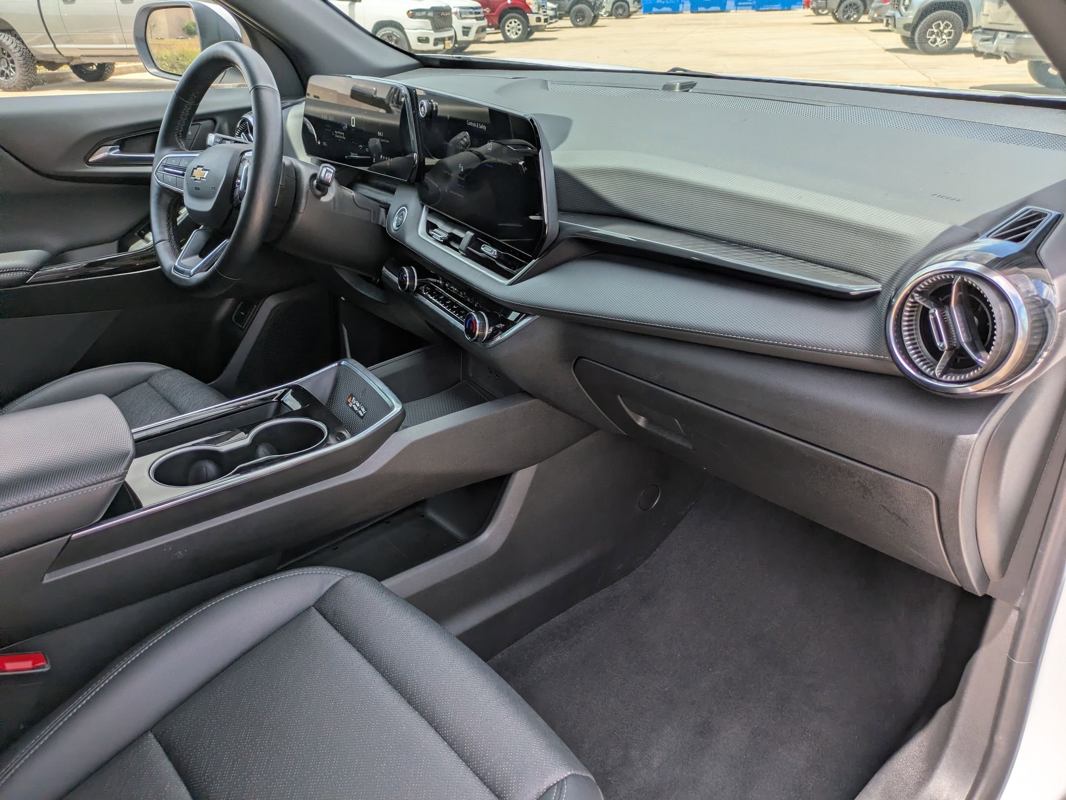 Used 2025 Chevrolet Equinox LT w/ Convenience Package II image 25