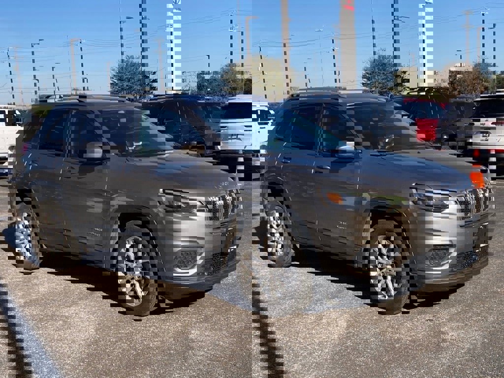 Used 2021 Jeep Cherokee Latitude image 3