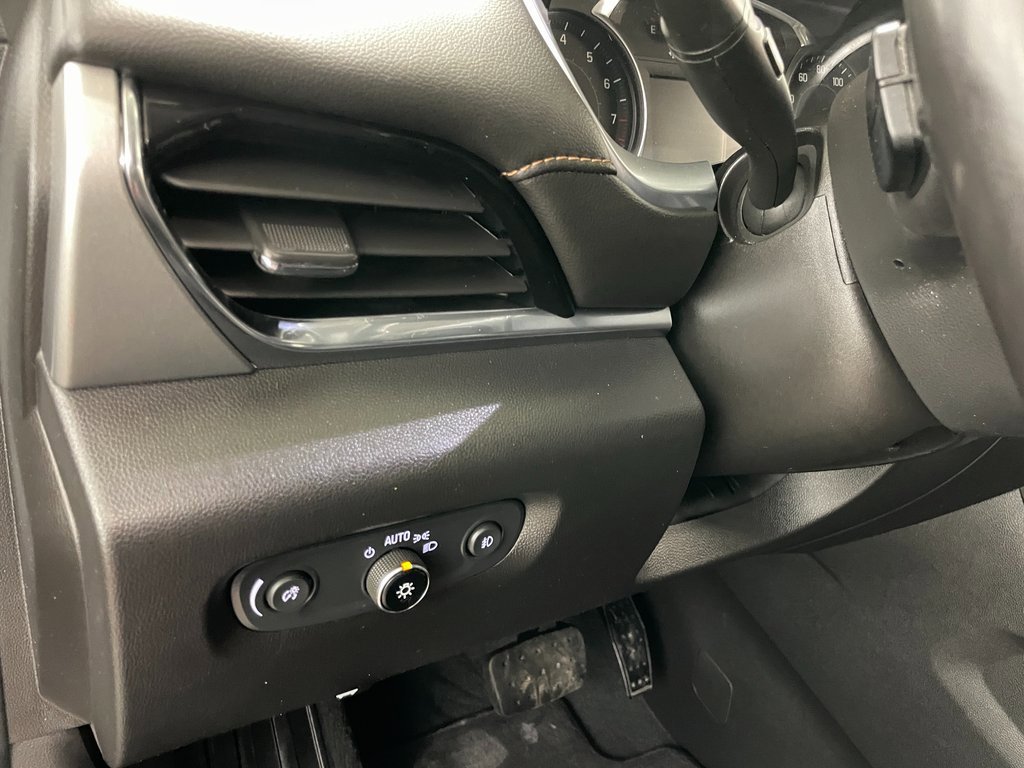 Used 2021 Chevrolet Traverse LT image 23