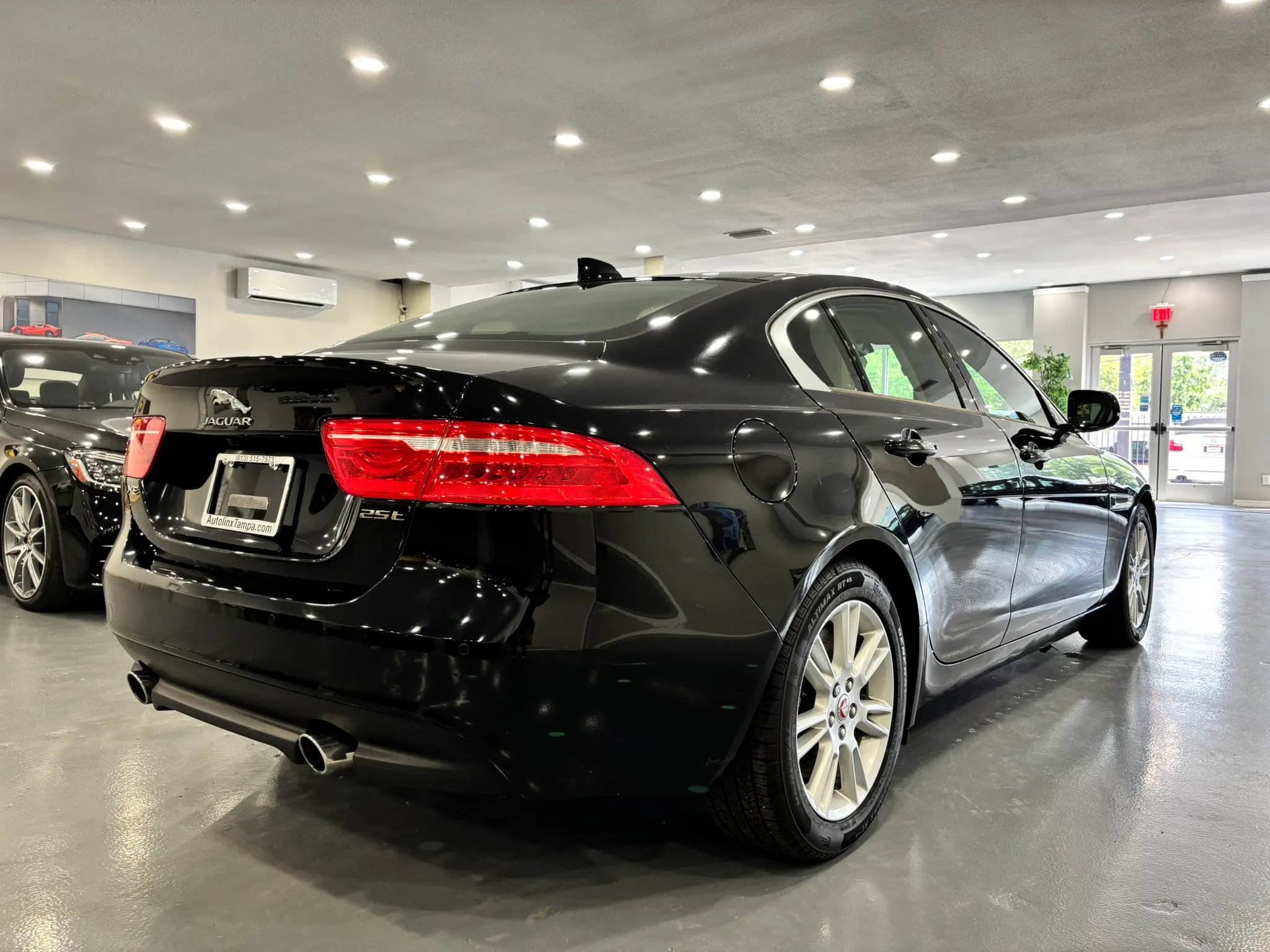 Used 2017 Jaguar XE Premium RWD image 7