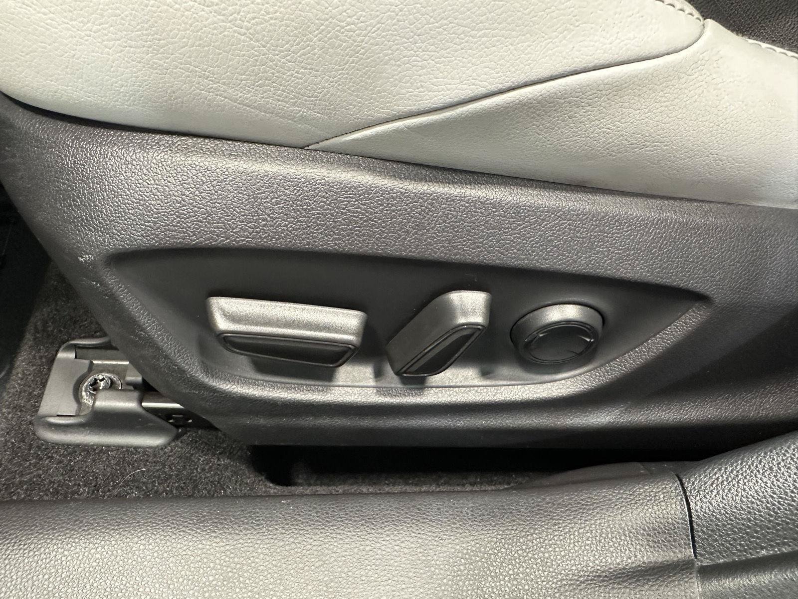 Used 2022 Toyota Corolla XSE FWD image 14