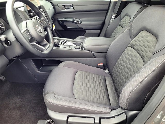 New 2025 Nissan Pathfinder S image 7