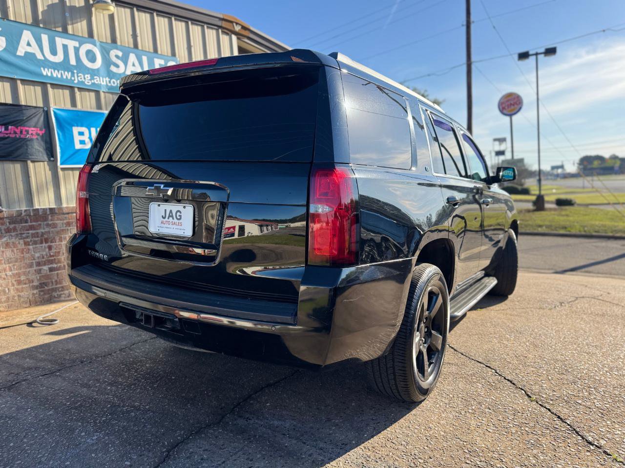 Used 2018 Chevrolet Tahoe LT w/ Luxury Package AWD/4WD image 8