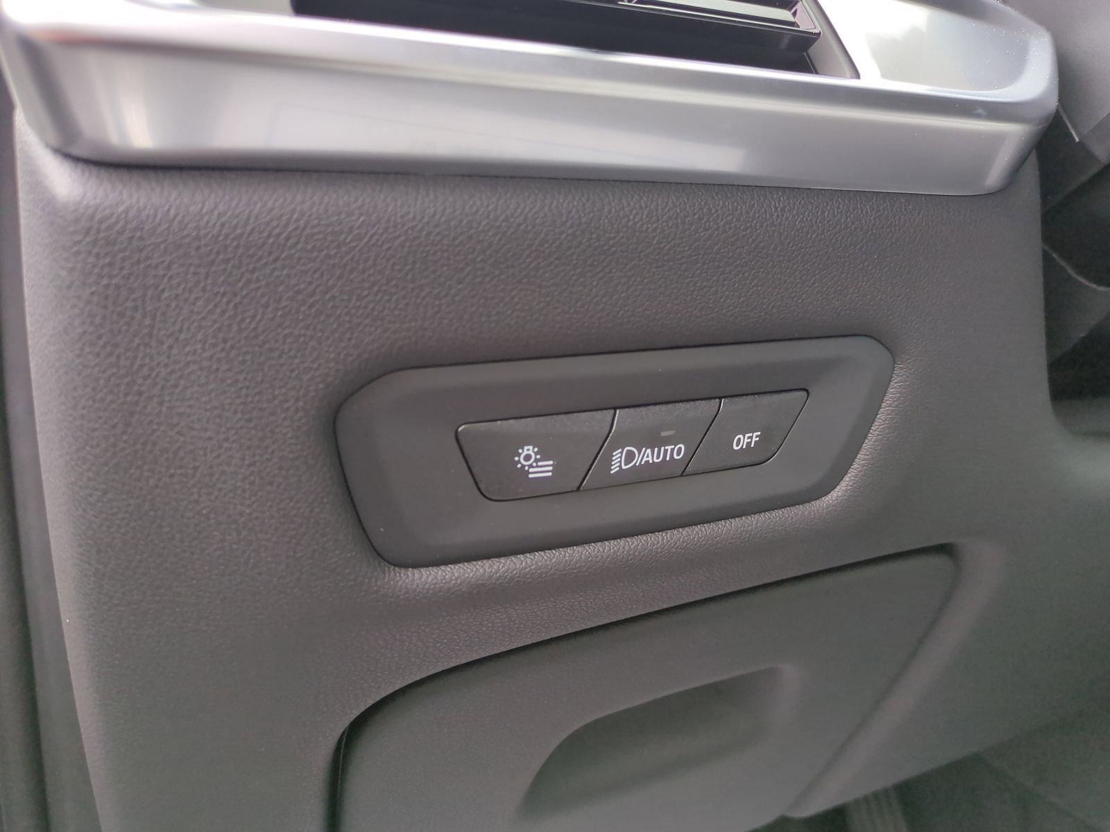 Used 2025 BMW X5 xDrive50e w/ Premium Package image 16