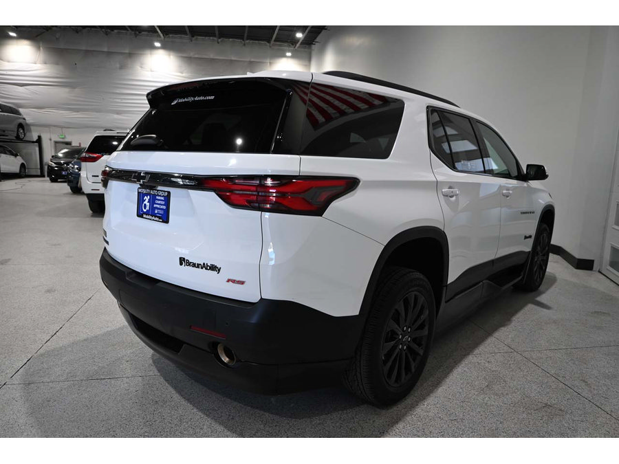 Used 2023 Chevrolet Traverse RS FWD image 6