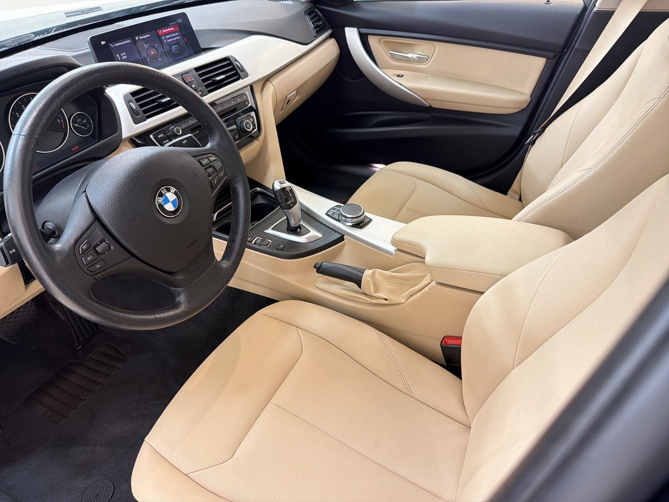 Used 2018 BMW 320i xDrive Sedan w/ Convenience Package AWD/4WD image 4