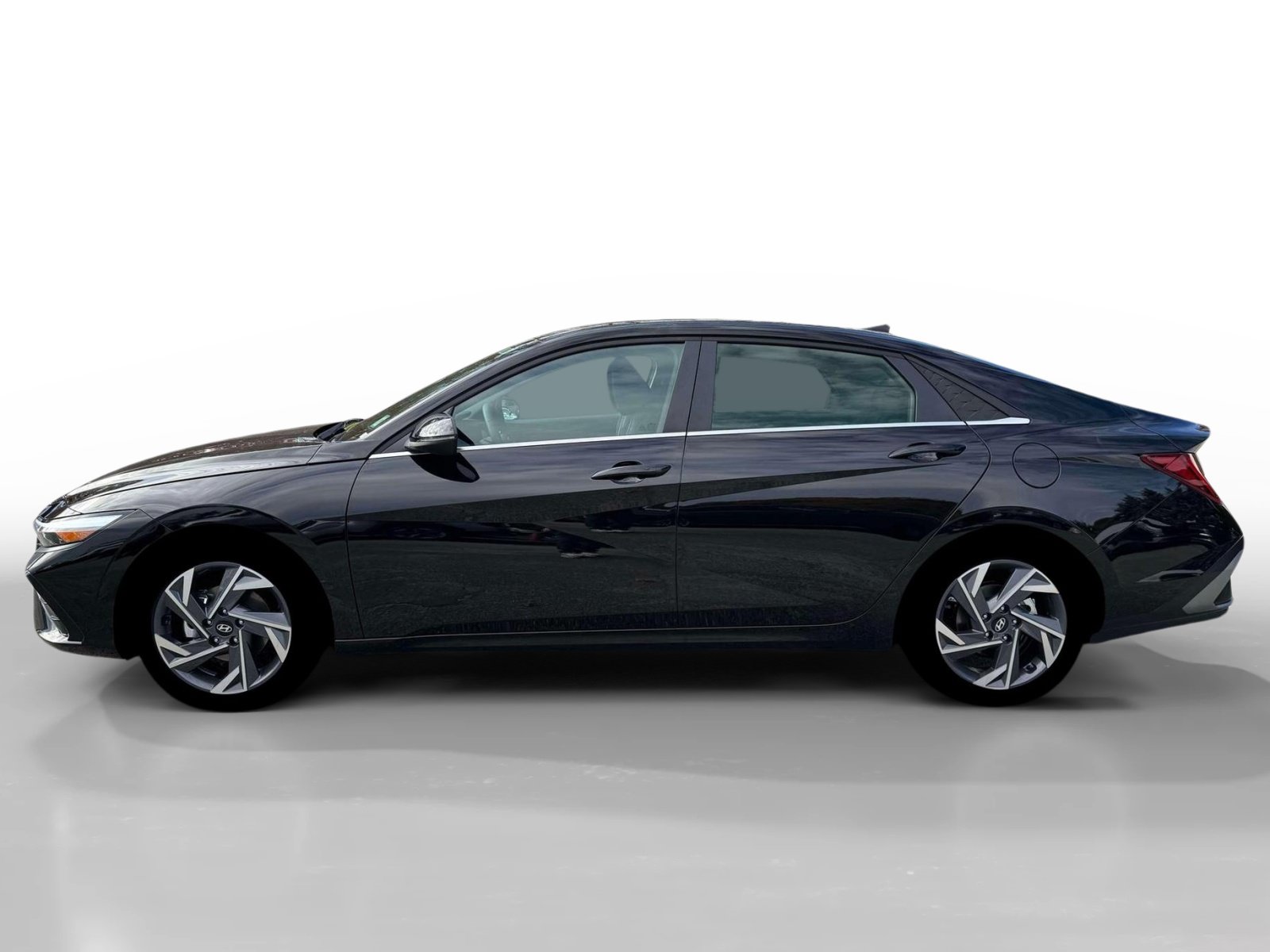 New 2026 Hyundai Elantra Limited FWD image 3