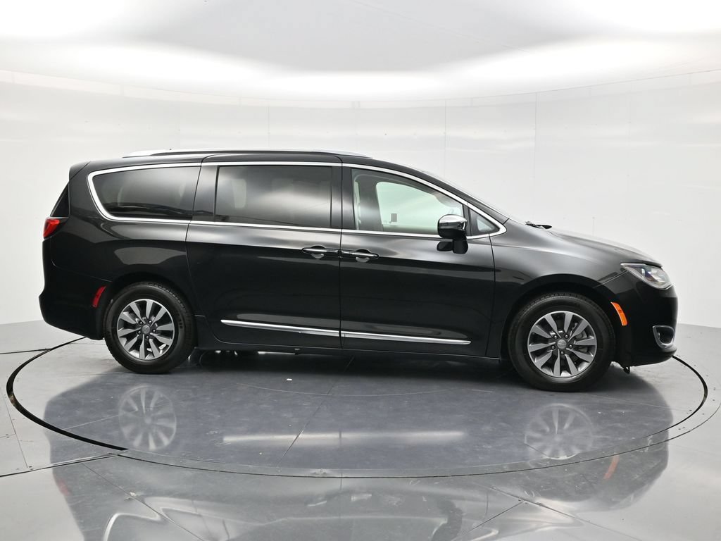 Used 2020 Chrysler Pacifica Limited FWD image 4