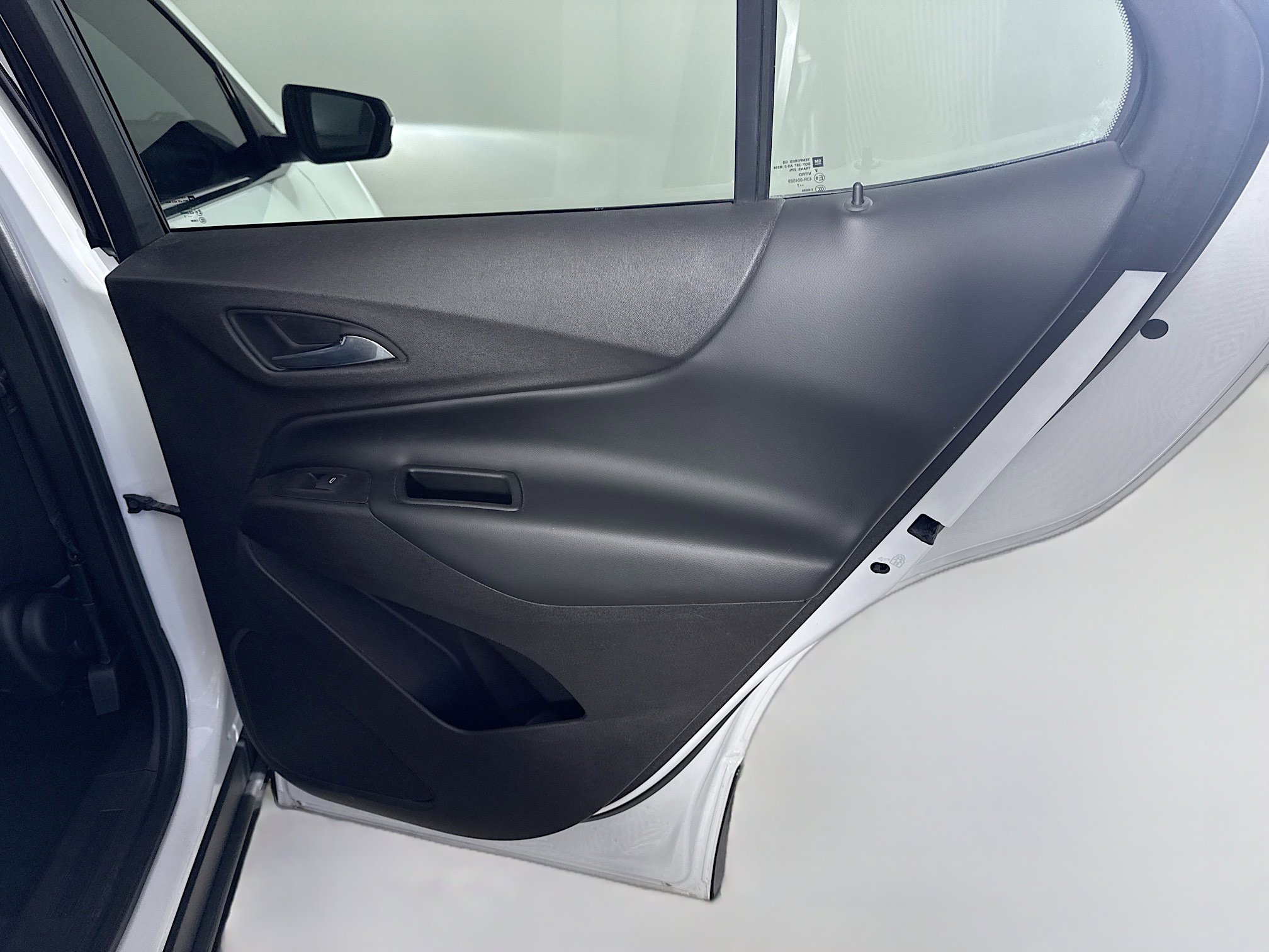 Used 2018 Chevrolet Equinox LT w/ Sun & Infotainment Package FWD image 28