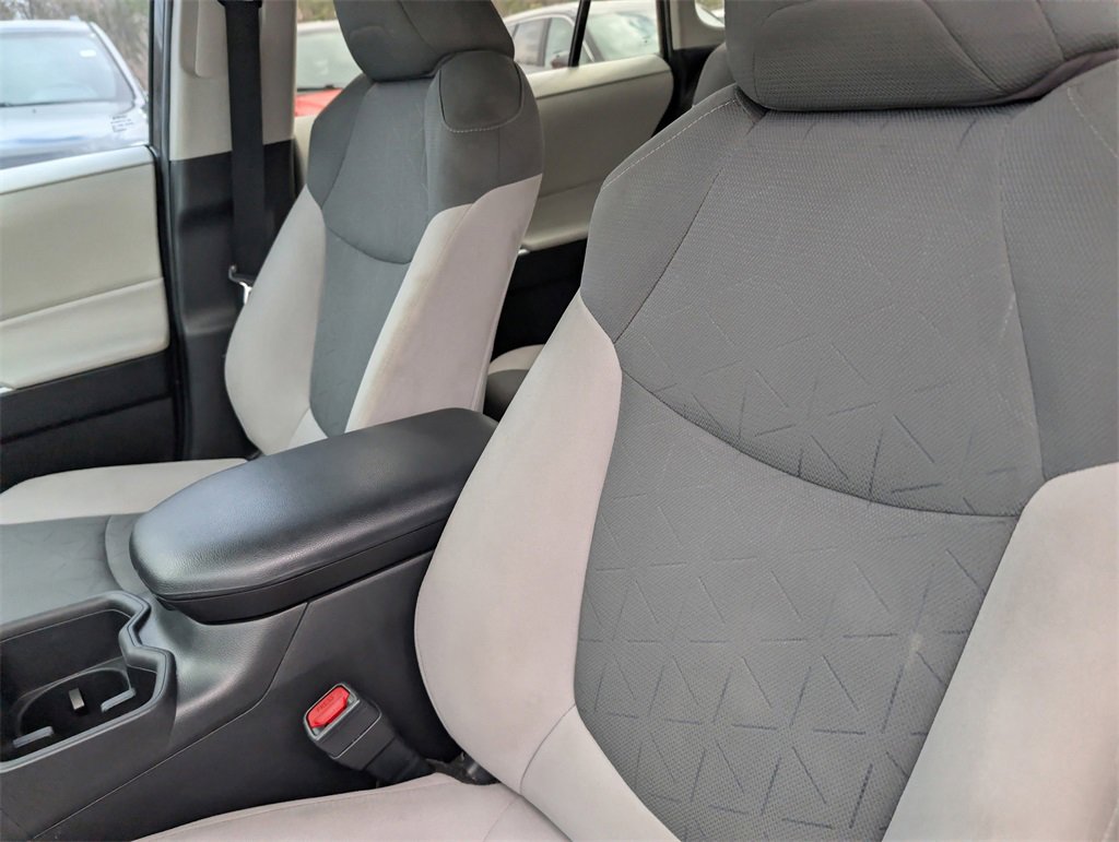 Used 2022 Toyota RAV4 XLE image 22