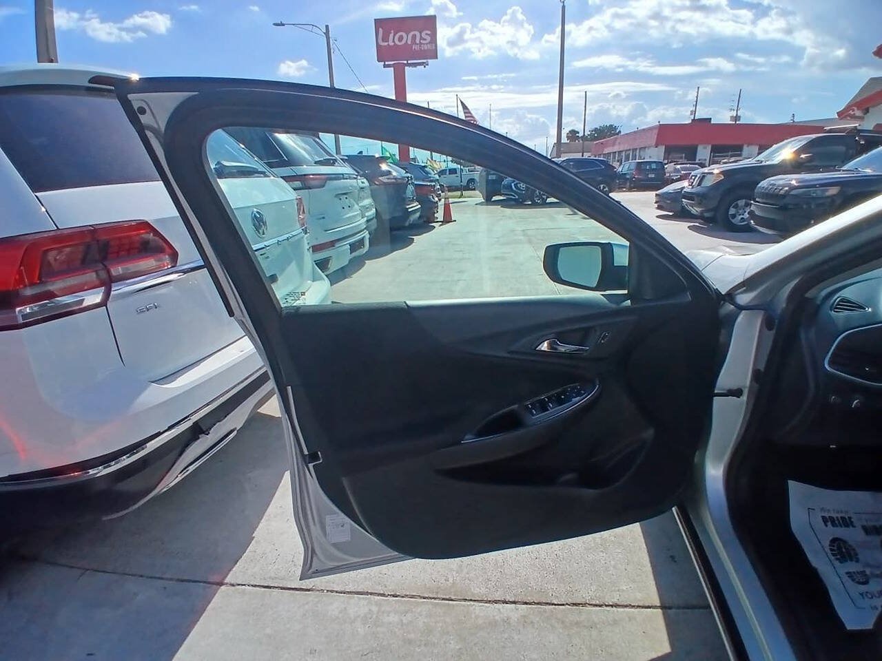 Used 2021 Chevrolet Malibu LT FWD image 6