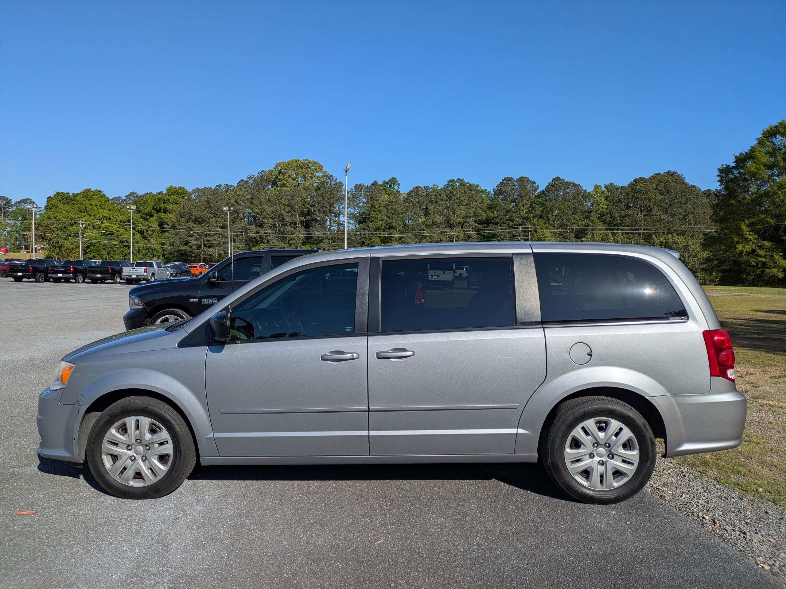 Used 2014 Dodge Grand Caravan SE w/ Quick Order Package 29E SE image 3