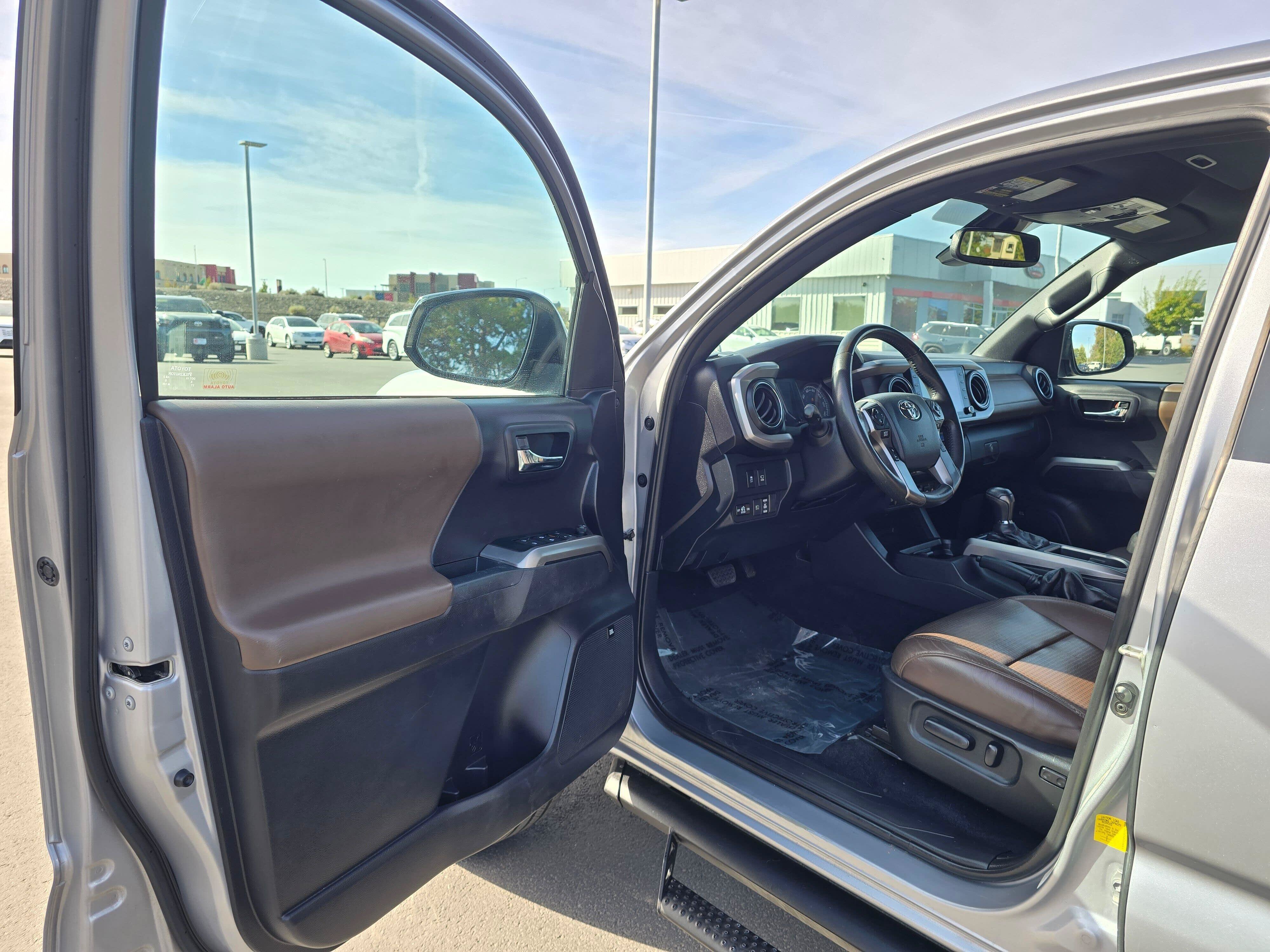 Used 2020 Toyota Tacoma Limited AWD/4WD image 18