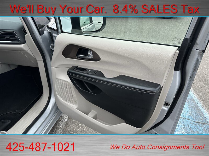 Used 2022 Chrysler Voyager LX FWD image 20