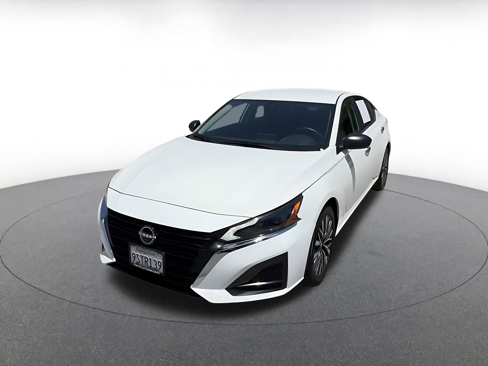 Used 2025 Nissan Altima 2.5 SV FWD image 7